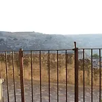 Locus Amoenus לינה וארוחת בוקר 4*